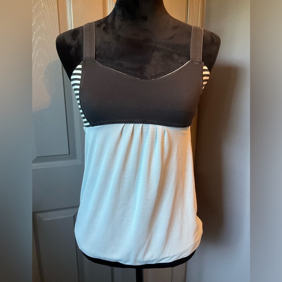 Lululemon Run Back On Track tank size 6 black and green with drawstring - Picture 3 of 7